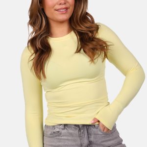 Basic travel top geel