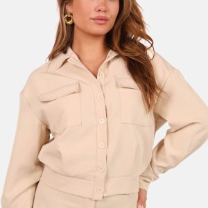 Kort jasje met knoopsluiting beige