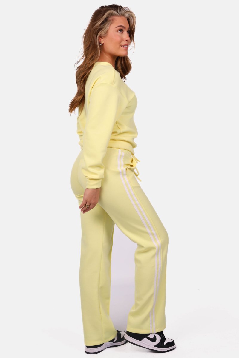 Wide leg joggingbroek met strepen lichtgeel - Afbeelding 5